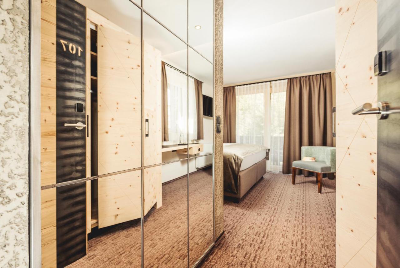 Hotel Bergkristall Zillertal - Adults Only 14 Years Plus Хиппах Экстерьер фото